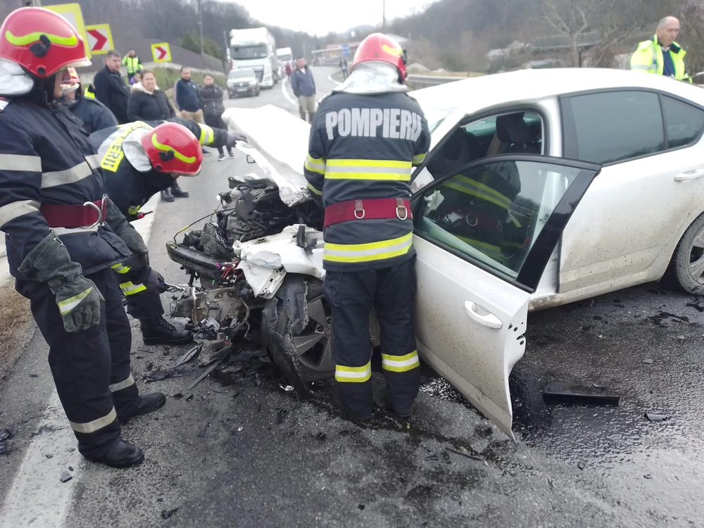 Bărbatul a intrat intenționat cu mașina în autovehiculul condus de soția sa FOTO arhivă Adevărul