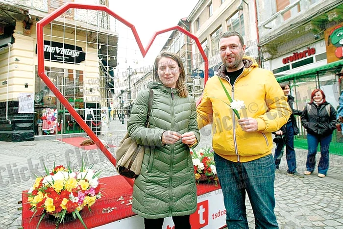 
    Irina şi Dinu se  iubesc de opt ani (Fotografii: Dorin Constanda)  
