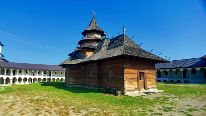 Mânăstirea Nera adăpostește 100 de călugărițe și este la 20 de km de Oravița