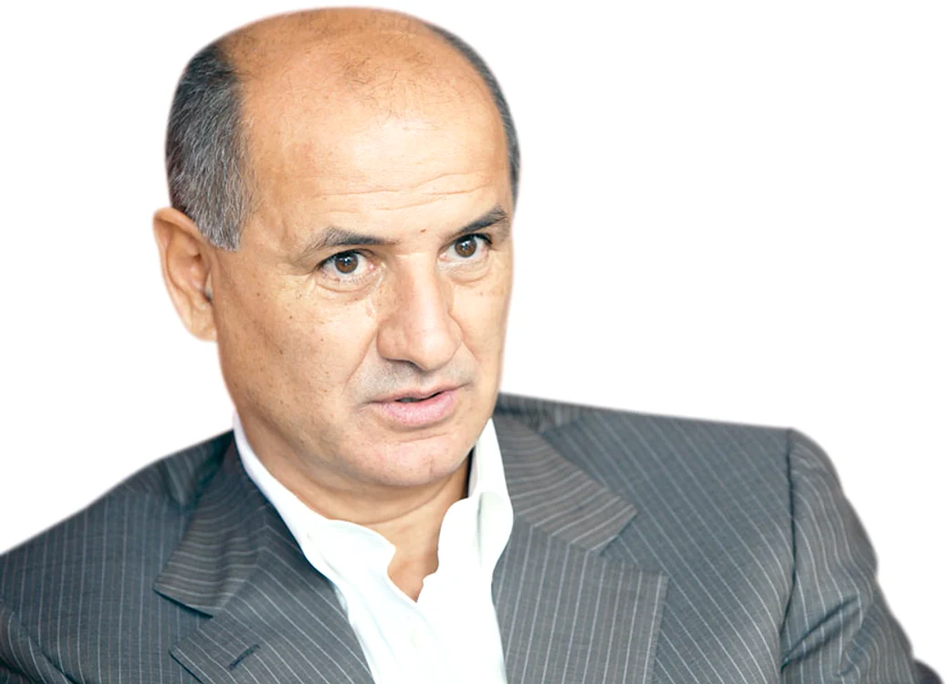 
    Şi George Copos  are copil din flori  