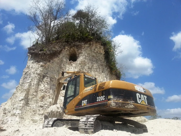 Piramidă mayaşă din Belize, distrusă de buldozer