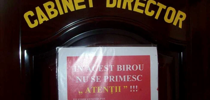 Conducerea liceului din oraşul brăilean Ianca a interzis codourile scumpe