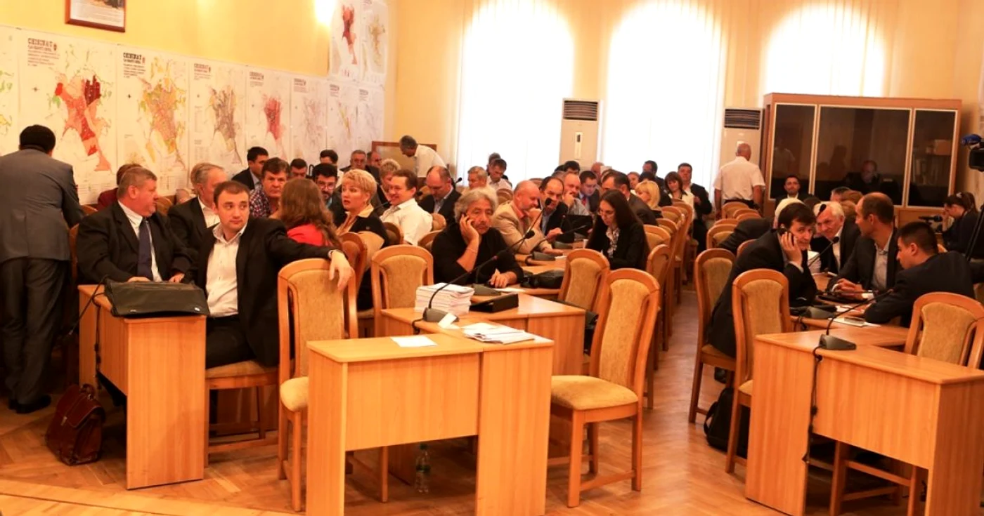 Consilierii PLDM acuză liberalii şi comuniştii de cârdăşie politică FOTO Dumitru Gomcear