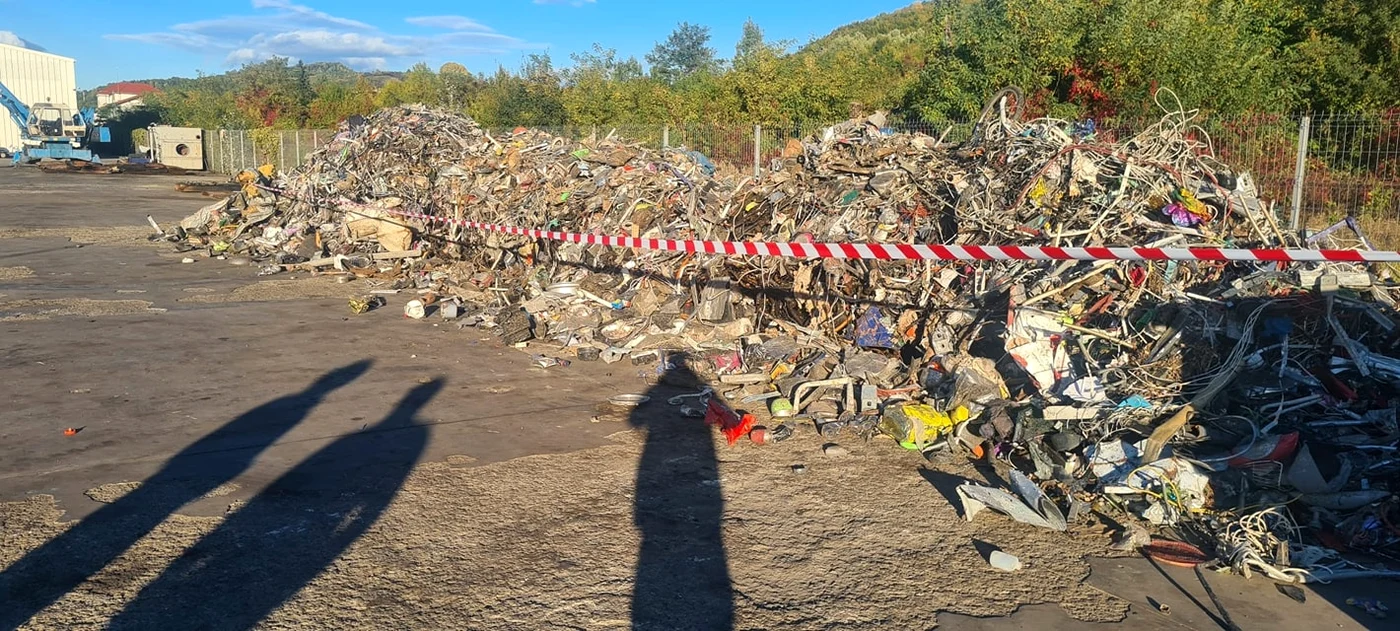 Firma deținea 18 tone de deșeuri cu conținut de substanță periculoasă. FOTO Garda de Mediu Dâmbovița
