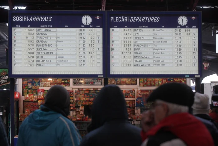 Pentru întârzierile CFR Călători pe rutele interne, pasagerii primesc, deocamdată, doar scuze FOTO Sever Gheorghe