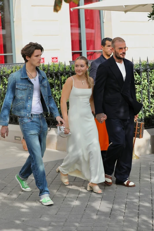 David Beckham și copiii lui, Harper și Cruz, la Paris Fashion Week