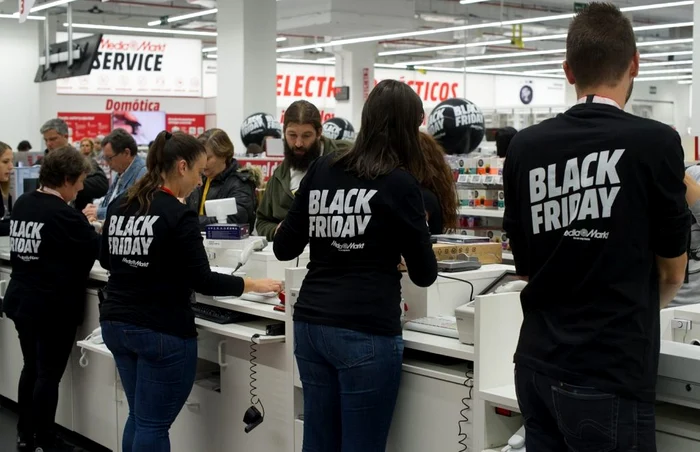 Comerţul de Black Friday în România a pornit din online, nu offline. FOTO Getty Images