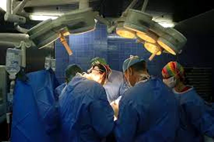 
    Inima a ajuns la pacient la doar două ore de când a fost cerută dar operația de transplant a durat șapte ore  