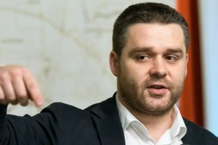 
    Ciprian Ciucu, candidatul PNL la Primăria sectorului 6, îl acuză pe contracandidatul său de la PSD că are în plan boicotarea alegerilor  