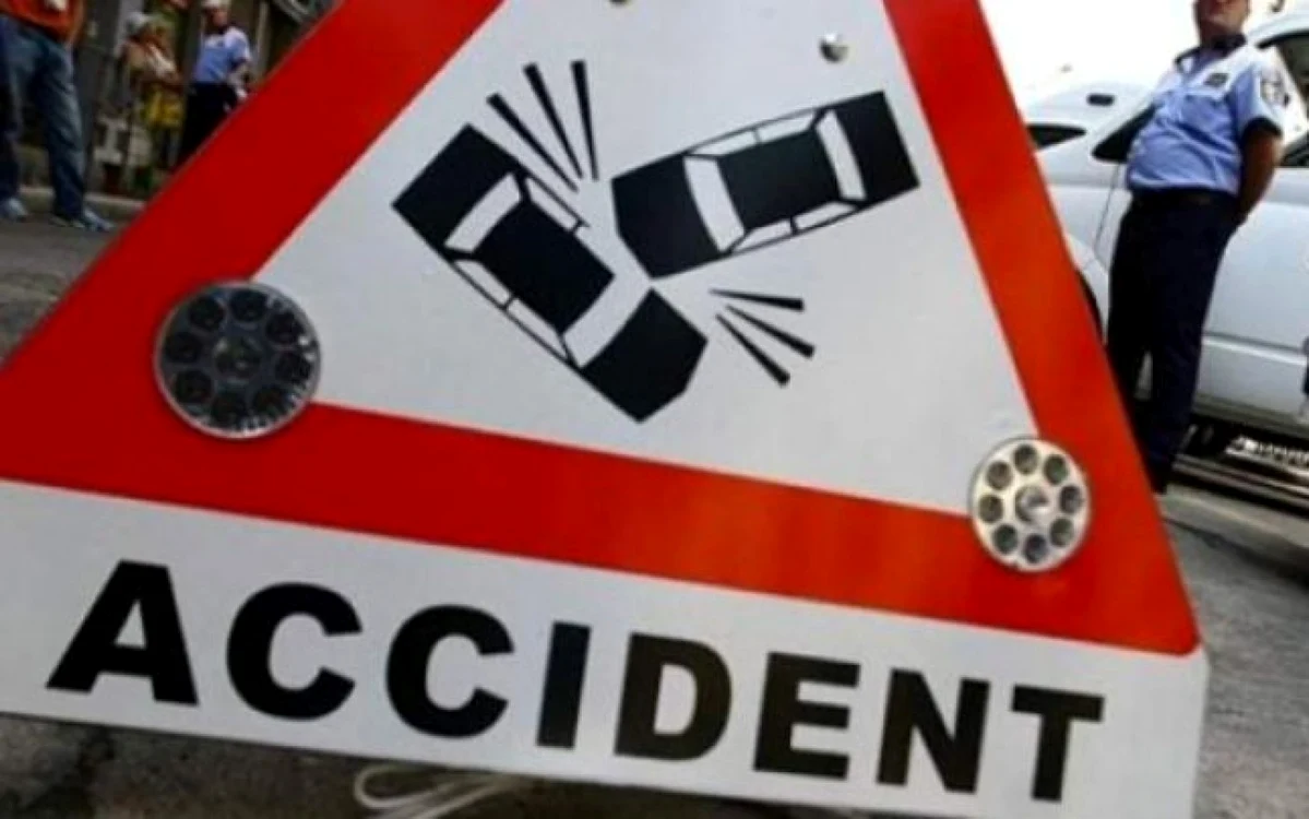O ambulanţă a fost acroşată de un autoturism FOTO Arhivă Adevărul