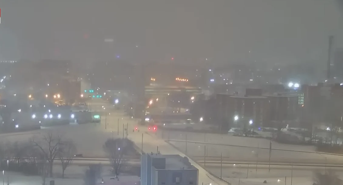 Combinaţie paralizantă de zăpadă, gheaţă şi frig arctic, în mare parte din SUA. Pe 11.000 de zboruri ale marilor companii, anulate din cauza teribilei furtuni de iarnă