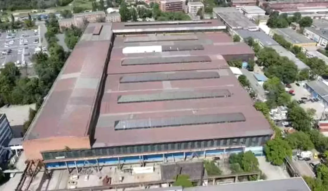 Fabrică emblemă a regimului comunist, gata să fie vândută / foto: Profit