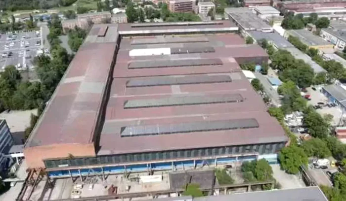 Fabrică emblemă a regimului comunist, gata să fie vândută / foto: Profit