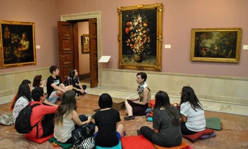 Ziua Internaţională a Voluntariatului la Muzeul Naţional de Artă al României jpeg