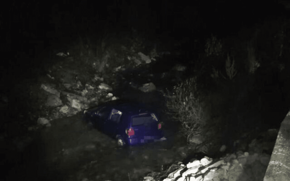 O maşină în care se aflau patru femei a căzut de pe DN 12C în râul Bicaz