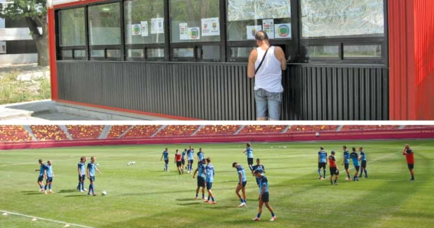 La casele stadionului bate vântul, iar gazonul a „chelit“ pe mai multe porţiuni