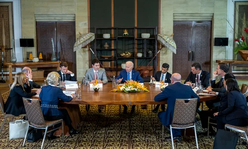 Joe Biden s a întâlnit cu liderii NATO jpg