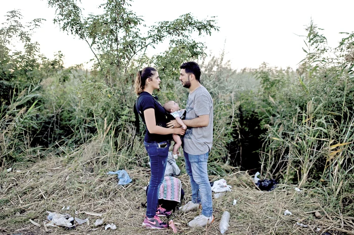 
    Iată incredibila călătorie de 26 de zile a irakienilor Ahmad, Alia şi a bebeluşului Adam din Baghdad până în MünchenFotografii: AFP/AP  