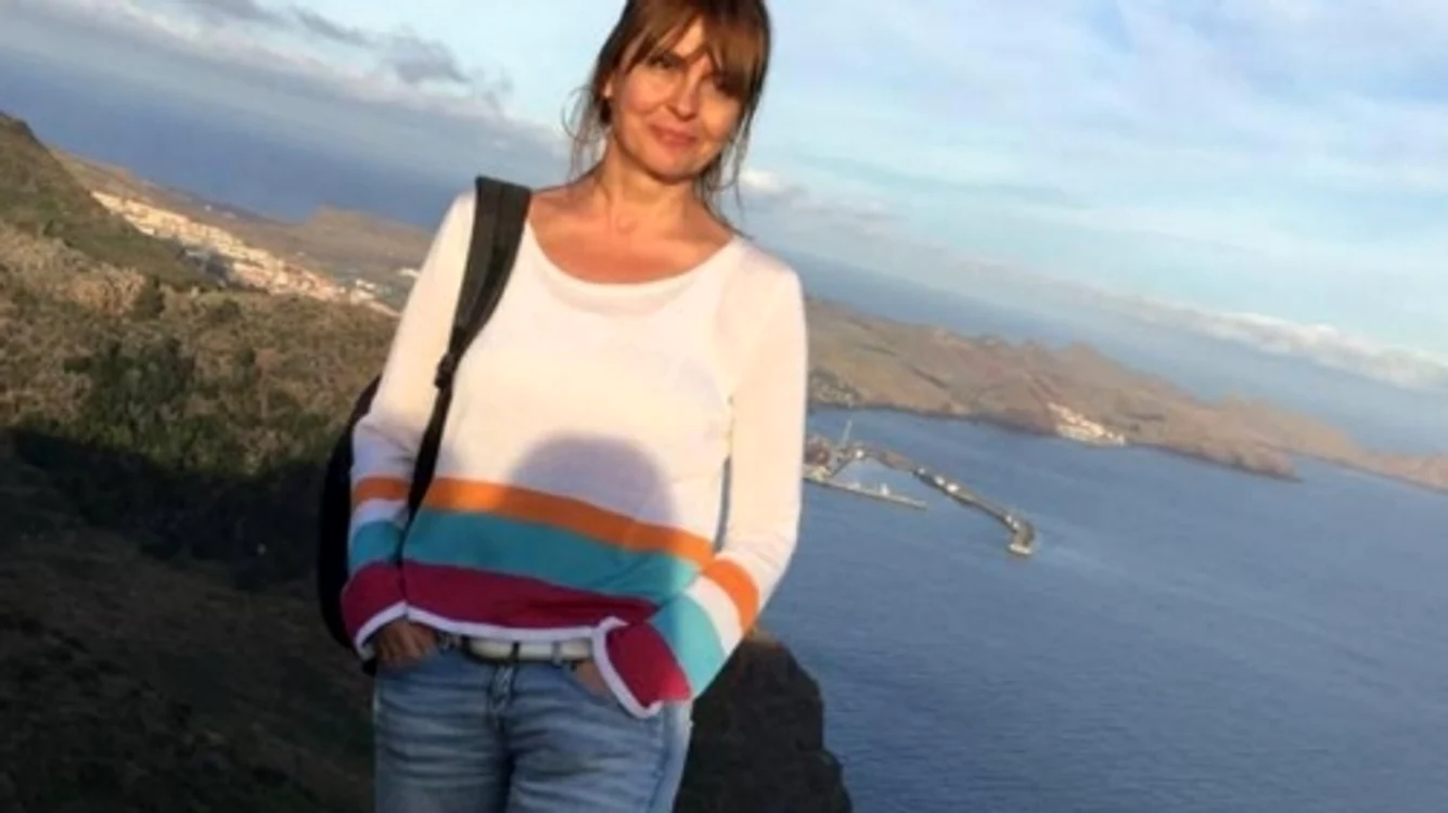 
    Cristina Călinţaru (47 de ani) este din Constanţa şi marţi, 22 martie, s-a aflat chiar în locul în care unul dintre teroriştii kamikaze s-a aruncat în aer, pe aeroportfoto: România Tv  