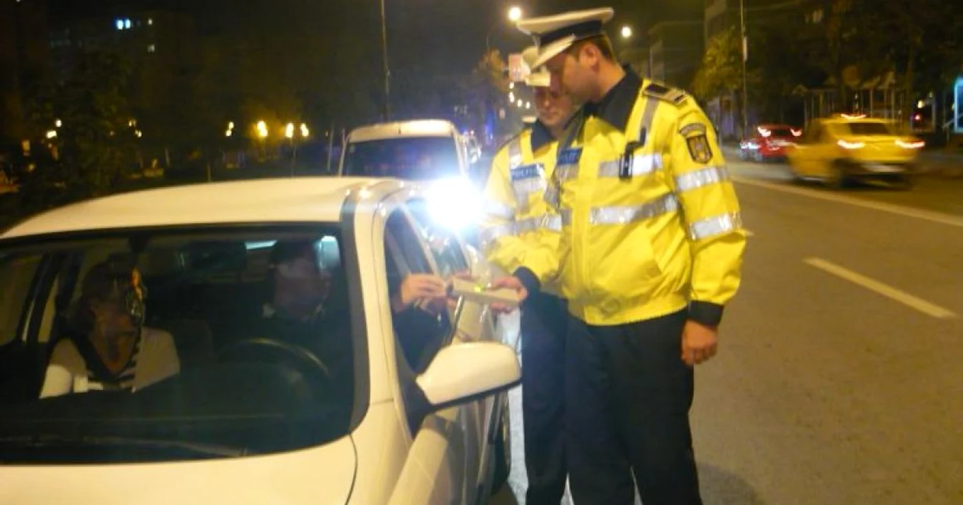 Poliţiştii de la Rutieră au dat peste 100 de amenzi şoferilor, în prima zi de Crăciun FOTO Adevărul