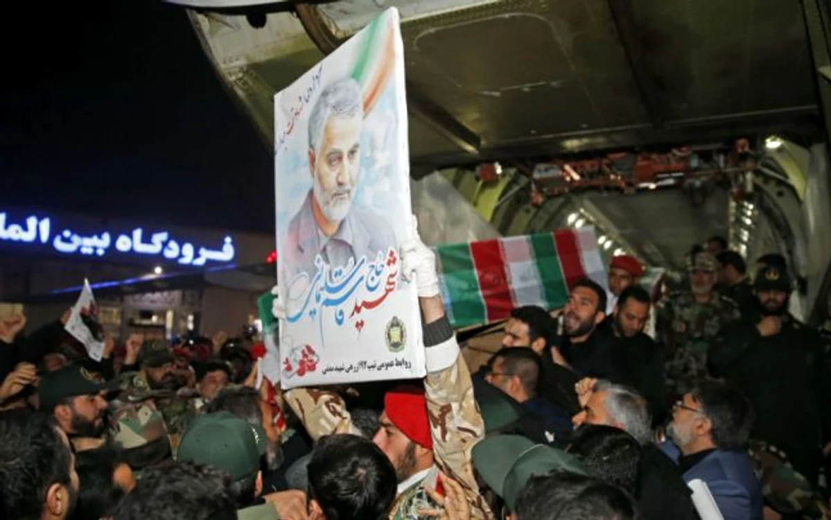 Iranienii îi aduc un omagiu generalului Qassem Soleimani