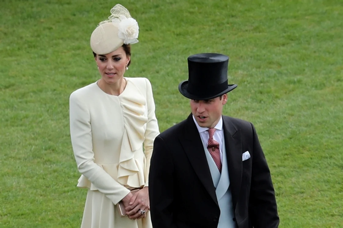 Kate Middleton a reclicat un outfit semnat de Alexander McqueenFoto: Splashnews