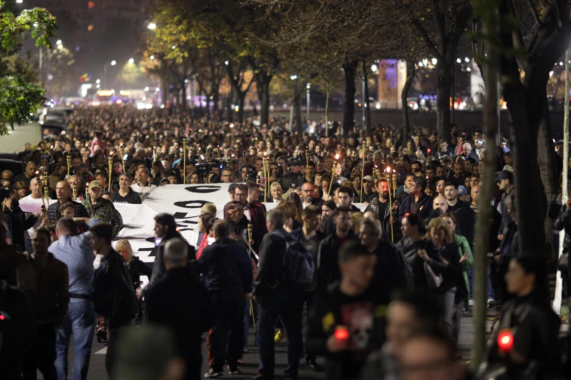 
    Mii de oameni s-au strâns în memoria victimelor de la ColectivFoto: Inquam Photos Octav Ganea  