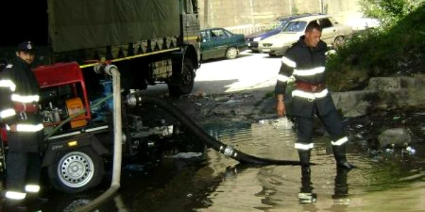 La fiecare ploaie, pasajul din vamă se inundă. Foto: Arhivă