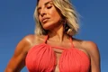    Adina Halas își revine treptat cu somnul și încearcă să se bucure din plin de aventura pe care o trăiește alături de familia ei