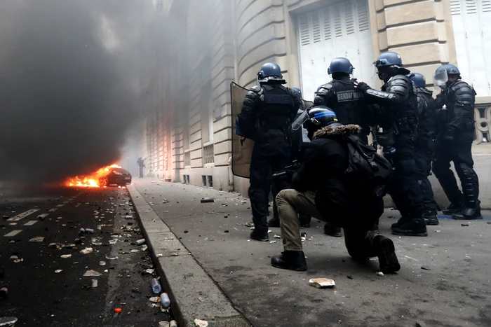 Au fost dizlocaţi peste 80.000 de reprezentanţi ai forţelor de ordine