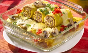clatite cu carne tocata si sos de branza jpeg