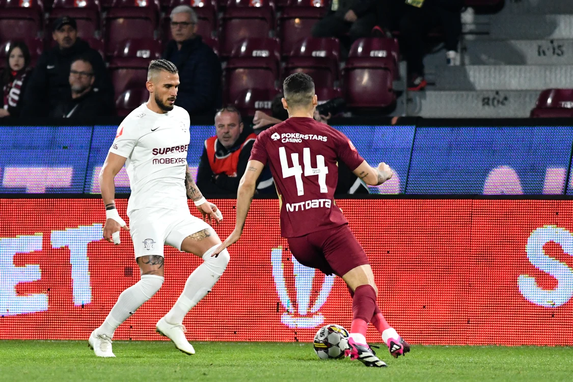 Marko Dugandzic, de la Rapid, sutează în timpul meciului cu CFR Cluj Foto Mediafax