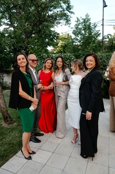 Amalia Enache și Andreea Raicu la „Fashion is Timeless, Diamonds are Forever” cu Lucie Portman, soția ambasadorului britanic Giles Portman, și Cristina Bâtlan. FOTO: Instagram