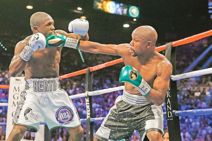 
    Mayweather a câştigat 49 de meciuri la profesioniştiFoto: AP  