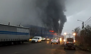O hală de peste 4 000 de mp din Câmpia Turzii a fost cuprinsă de flăcări jpeg