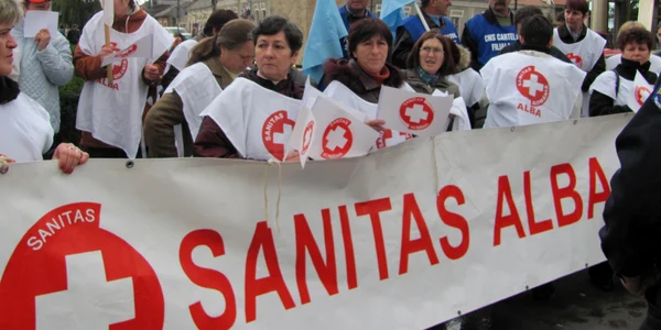 Angajaţii din sănătate şi-au strigat nemulţumirile în stradă.