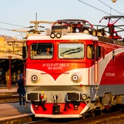 tren cfr calatori locomotiva gara de nord foto shutterstock