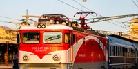 tren cfr calatori locomotiva gara de nord foto shutterstock