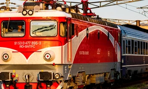 tren cfr calatori locomotiva gara de nord foto shutterstock