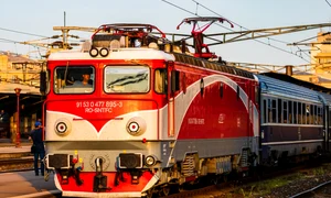 tren cfr calatori locomotiva gara de nord foto shutterstock