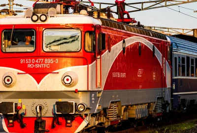 tren cfr calatori locomotiva gara de nord foto shutterstock
