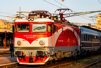 tren cfr calatori locomotiva gara de nord foto shutterstock