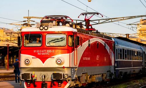 tren cfr calatori locomotiva gara de nord foto shutterstock