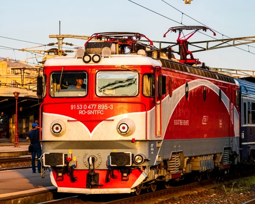 tren cfr calatori locomotiva gara de nord foto shutterstock