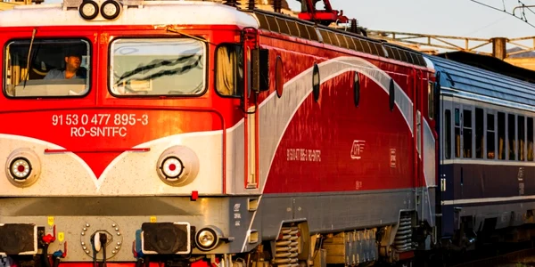 tren cfr calatori locomotiva gara de nord foto shutterstock