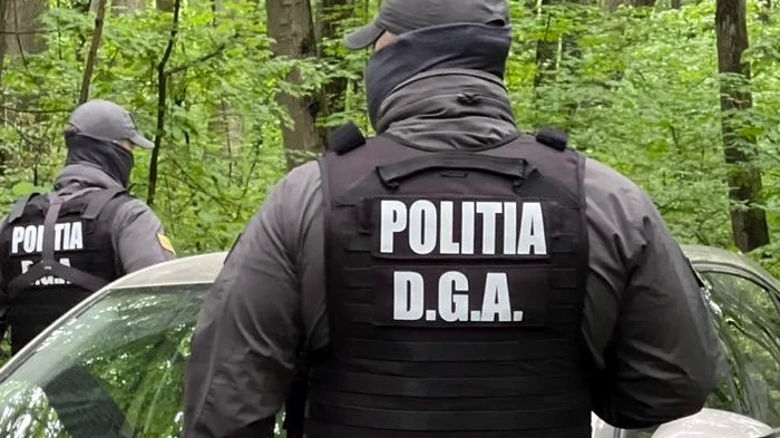 Percheziție la o persoană care s-a dat drept consilier al ministrului Afacerilor Interne Foto: DGA