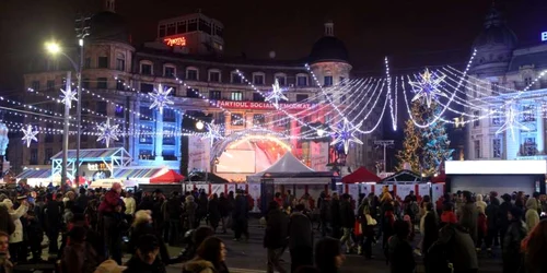 Luminite aprinse de sărbători în centrul Bucureştiului 2014 foto Sever Ghorghe/Click