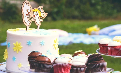 Delicii dulci pentru botezul micut╠ªului ta╠åu  descopera╠å aromele unice a 12 pra╠åjituri rafinate s╠ªi tradit╠ªionale perfecte pentru un botez organizat la restaurant   (1) JPG