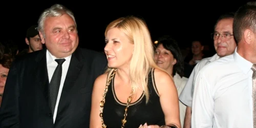 Reşiţa: VIDEO Elena Udrea a fost huiduită la scenă deschisă de un public numeros (GALERIE FOTO)