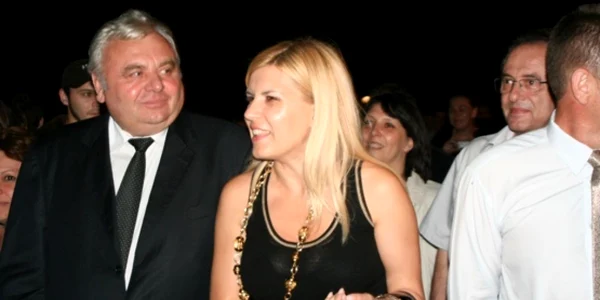 Reşiţa: VIDEO Elena Udrea a fost huiduită la scenă deschisă de un public numeros (GALERIE FOTO)
